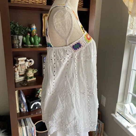 White Crochet Trim Women's Top EUC - Picture 3 of 8